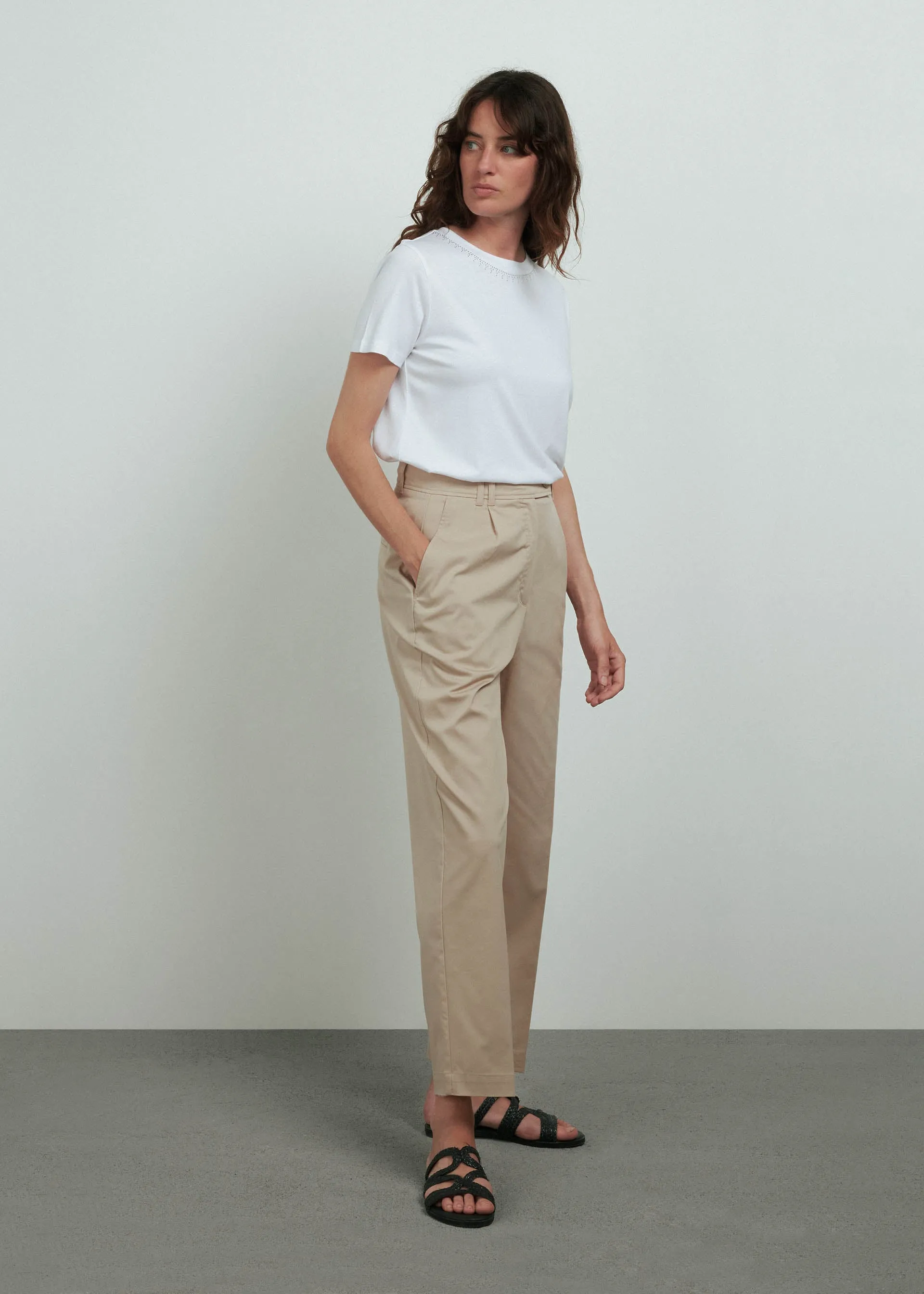 Pantaloni ampi con pinces