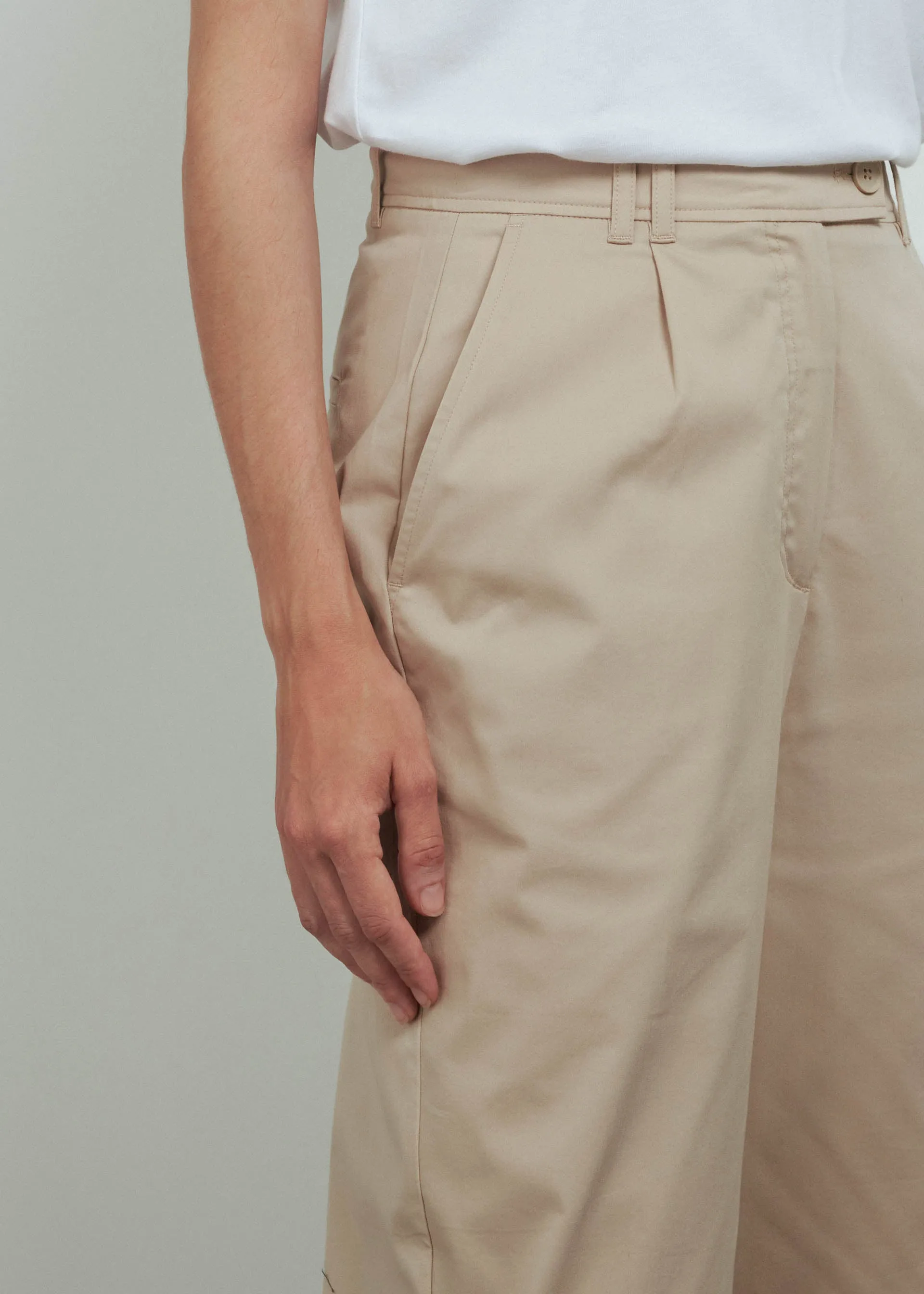 Pantaloni ampi con pinces