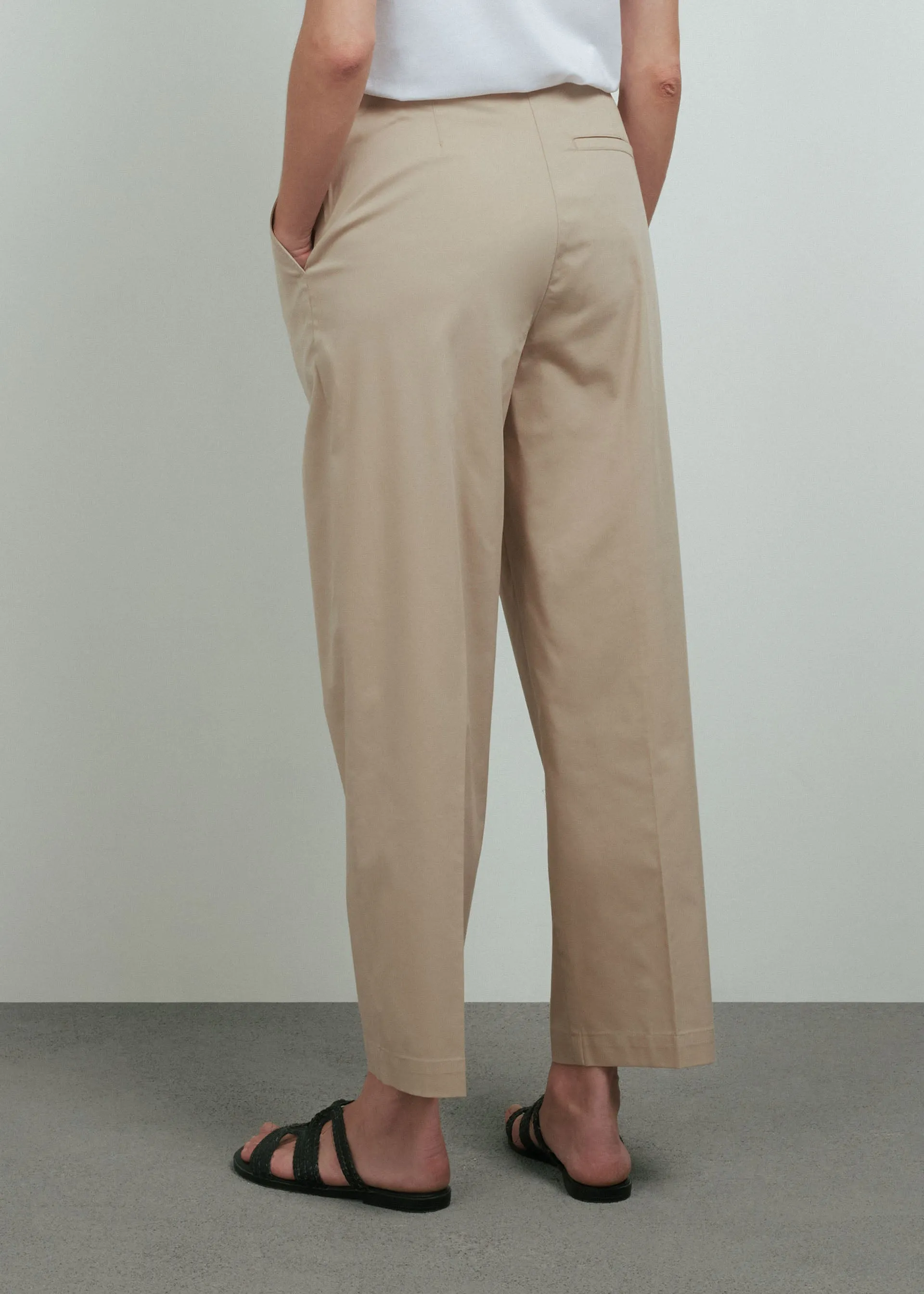 Pantaloni ampi con pinces